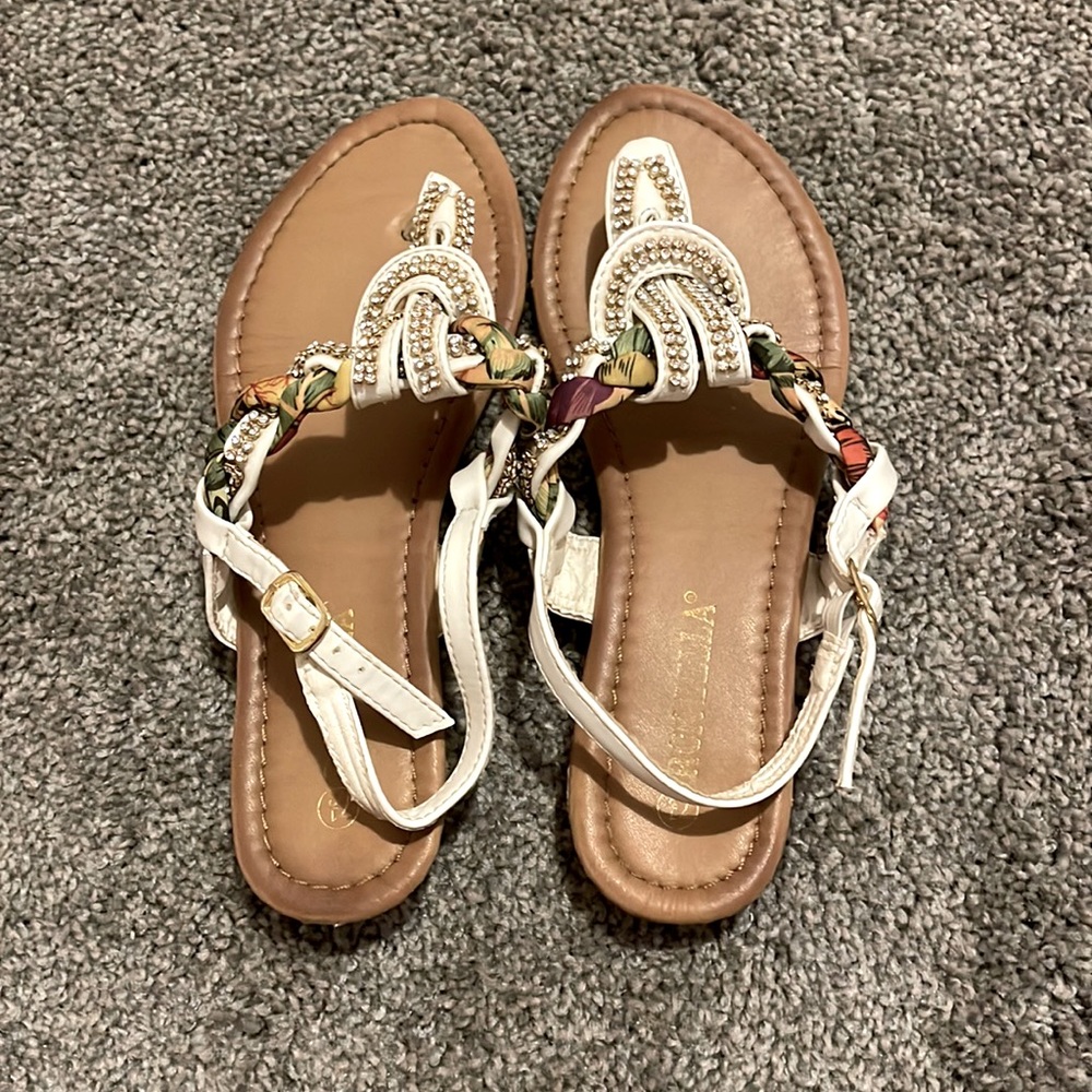White and brown Diamond sandal. Size 7.5.